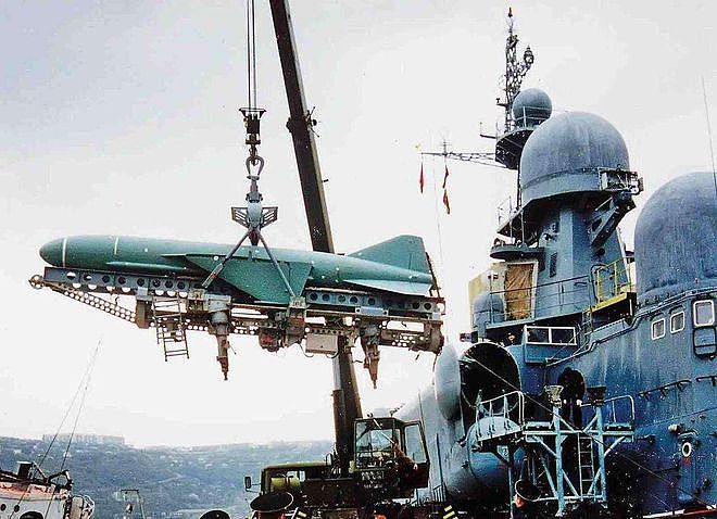 以小博大！几十吨小艇干翻上千吨战舰，反舰导弹改写了海战的格局 - 5