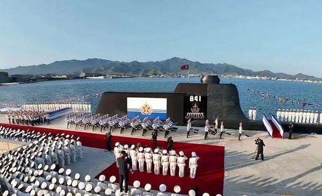 朝海军再添利器，首艘核攻击潜艇已下水，并以前海军将领命名 - 5