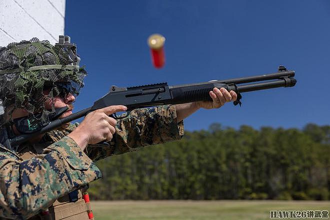 美国海军陆战队M1014半自动霰弹枪实弹训练 竟然还有娱乐项目 - 6