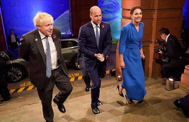 英王室闪耀气候峰会！凯特穿2万块蓝裙瘦干瘪，卡米拉绿裙皱巴巴 - 4