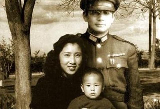 他是张灵甫长子，投身教育二十载，替父领抗日纪念章，称其为将军 - 5