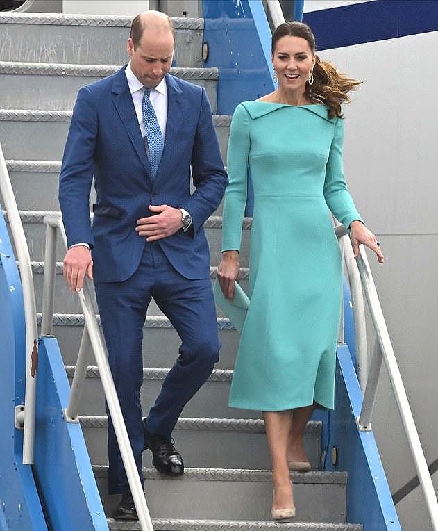 凯特抵达最后一站巴哈马！穿海蓝色好清新，造型师一身粉裙更优雅 - 9
