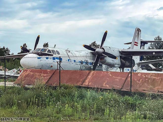 俄罗斯博主参观里加航空博物馆 走进“废品场”发现更多珍贵藏品 - 9