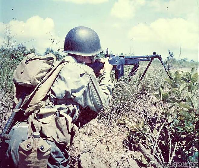 回顾二战彩色照片：历史瞬间最真实记录 反映枪械的镜头极其少见 - 1