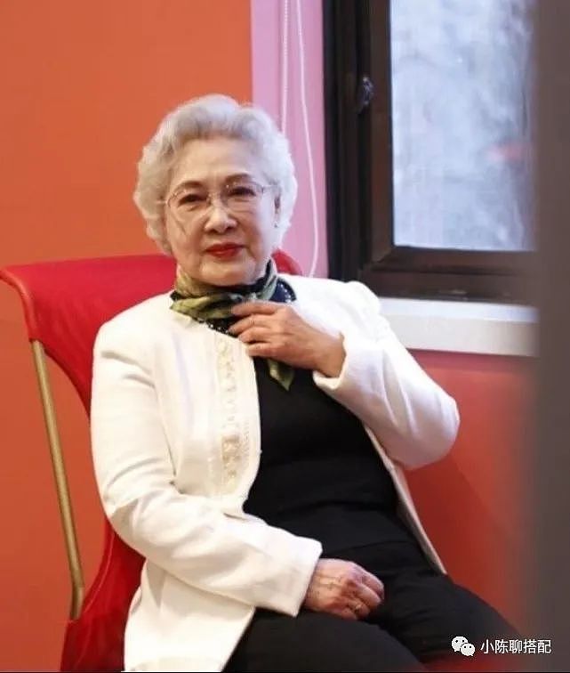 被周总理称为“中国最美女性”，已99岁的秦怡老了依旧如此美丽 - 23