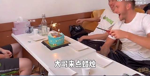 太坏!周琦墨尔本中餐馆庆祝26岁生日,骗凤凰老大克里克叫自己爸爸 - 8