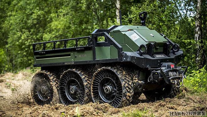 荷兰军队展示新型无人车辆 采用6×6轮式底盘 可安装各种武器装备 - 1