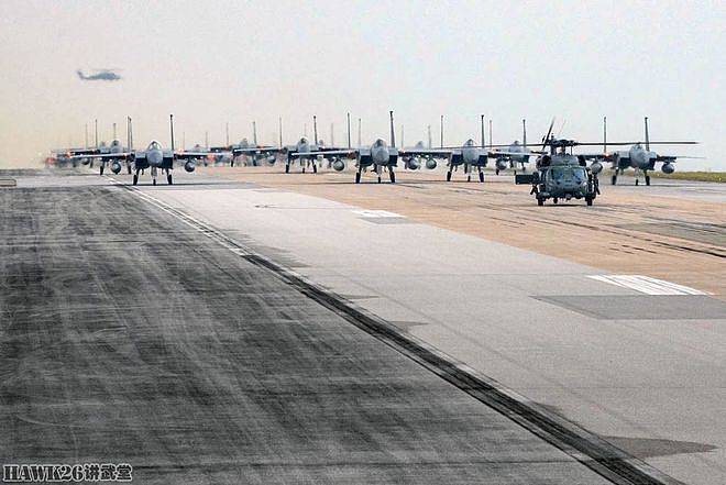 驻日美军“大象漫步”秀肌肉 24架F-15战机展示庞大的实战阵容 - 3