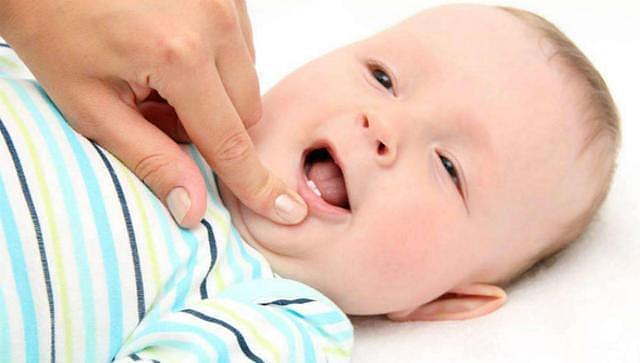 4-10个月时，孩子发烧，腹泻可能并不是生病，而是乳牙要萌出 - 2