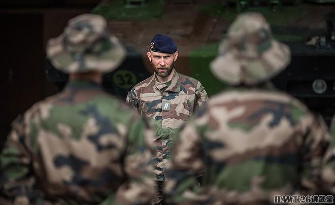 法国第35步兵团训练预备役士兵 操作VBCI步兵战车 安全放在首位 - 2