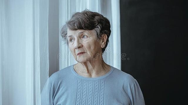 59岁退休阿姨与三个男人同居生活后，发现了他们的真面目，后悔了 - 1