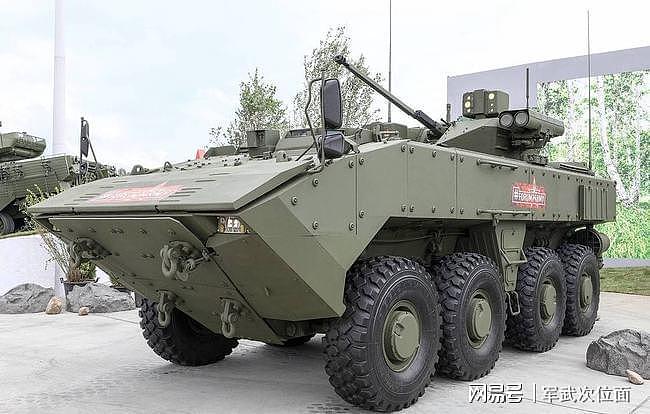 “俄式大八轮”！俄罗斯推出新型轮式装甲车，防护力大幅增强 - 1