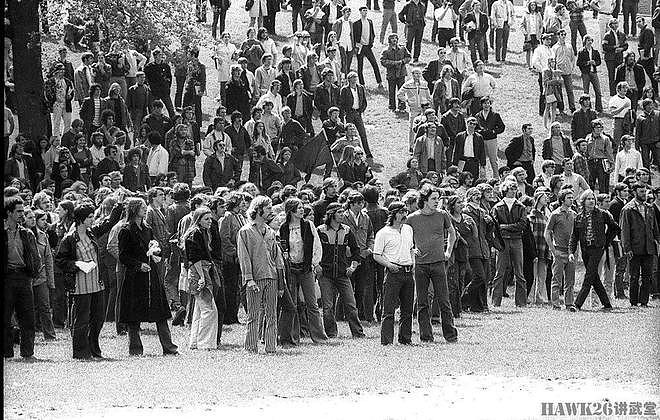 54年前 美国俄亥俄州国民警卫队向反战抗议学生开枪 造成四人丧生 - 8