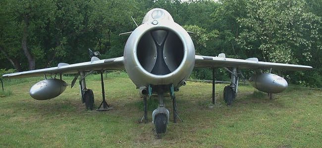 它是苏联第一代战机 产量超16500架 是美制F-86佩刀的噩梦 - 10
