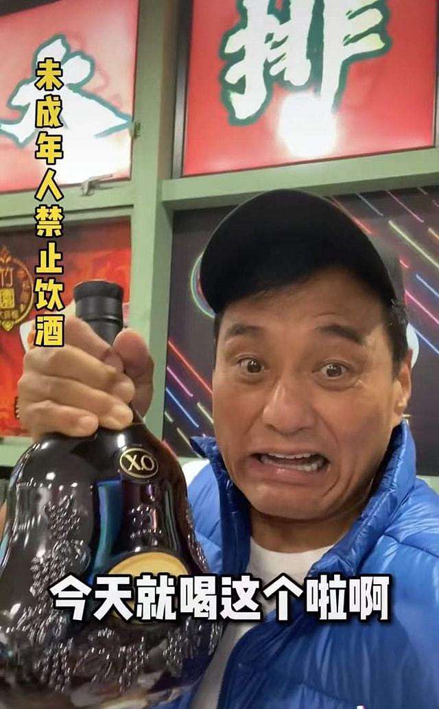 63岁香港戏骨一顿喝六瓶酒，醉酒后对镜头剔牙打嗝，喊话没钱命苦 - 2