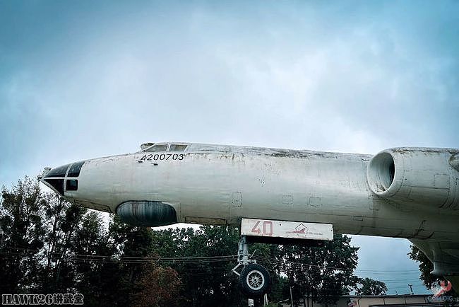 钻进图-16轰炸机 乌克兰博主冒险进入纪念碑 探索神秘的内部结构 - 34