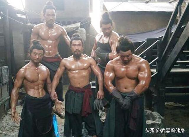 98年版《水浒传》堪称国产肌肉大制作，谁说中国男演员不健身？ - 1