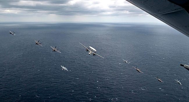 看上去很唬人！美日五艘“航母”集结菲律宾海，可惜F-35腐蚀严重 - 8