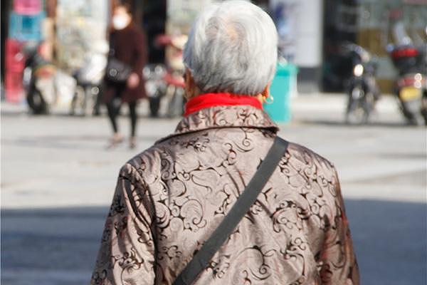 上海百岁老人超3400位，还有4对百岁夫妻，学一学老人的生活习惯 - 1