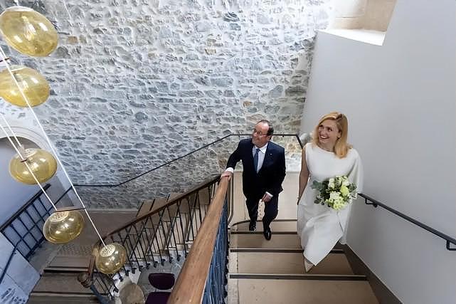 前法国总统奥朗德和旧情人结婚！新娘穿白裙，还曾嘲笑布丽吉特老 - 1