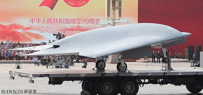 海外谈中国：攻击-11隐形无人机模型现身“陆基航母”意味什么？ - 9