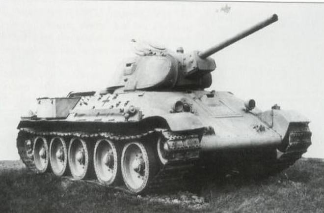 战争初期力挫德军的-34坦克，为什么战争后期却显得脆弱不堪？ - 2