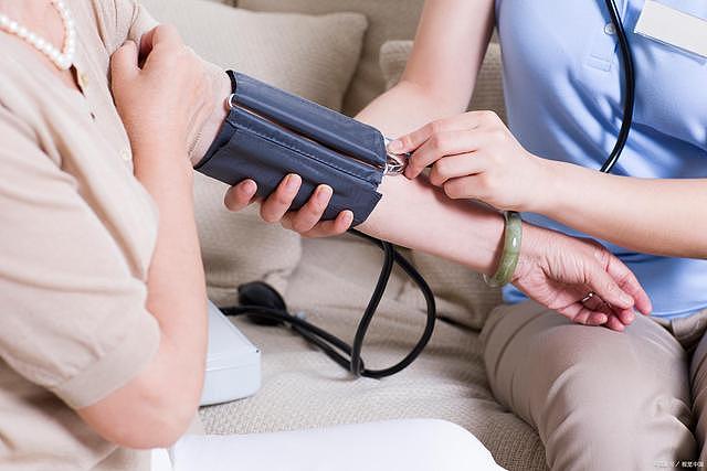高血压的中青年患者，会出现舒张压升高？做好生活干预或能稳定 - 1