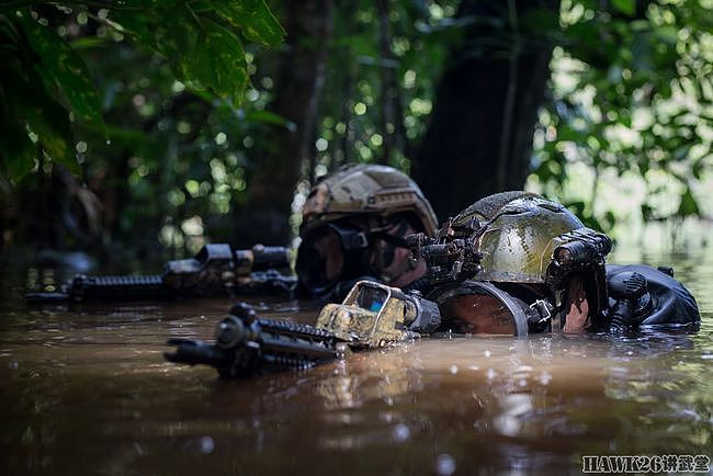 法国外籍军团最新宣传照 战斗蛙人在赤道地区训练 HK416逐渐列装 - 2