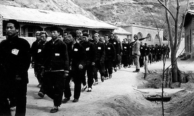 1947年，胡宗南占领了毛主席的窑洞，感叹：我们永远打不过他的 - 7