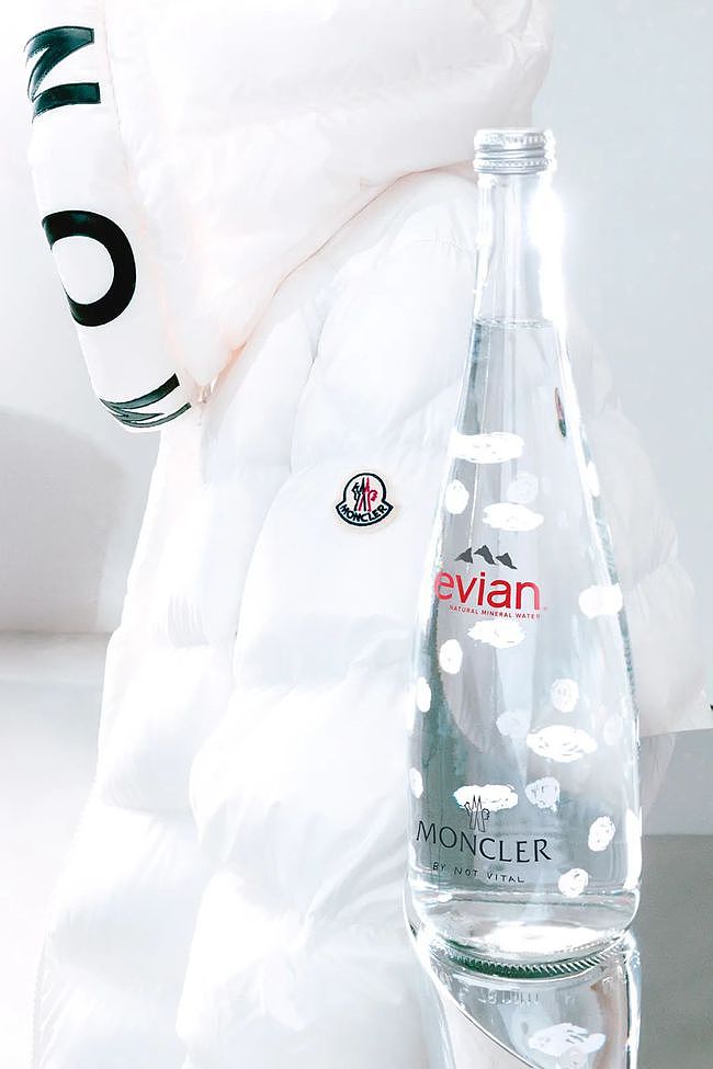 依云水 x Moncler 限量版玻璃瓶登场，售价 4.99 英镑 - 3