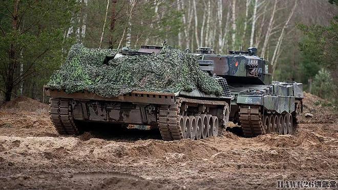 波兰总统视察第10装甲旅 正培训乌克兰士兵 掌握豹2坦克操作技能 - 32