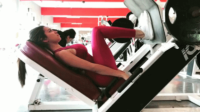 健身姑娘，独爱臀腿训练，紧身服凸显训练效果 - 4