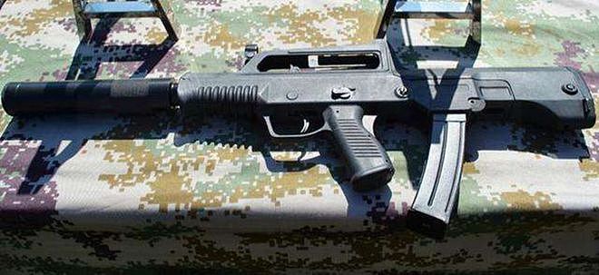 中国装备最好的微声冲锋枪就是它：现役05式的大弹匣经常掉链子 - 16