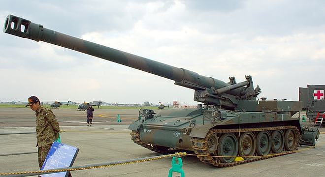 “冷战怪物”！美国M110型203毫米榴弹炮，可发射核弹的大杀器 - 1