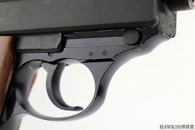 细看：瓦尔特P1“短鼻子”手枪 1981年西德制造 专业改装值得收藏 - 9