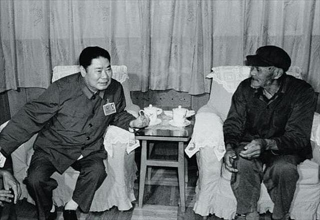 他是三杨中的老大哥，1980年接替邓公担任总参谋长，79岁再续弦 - 4