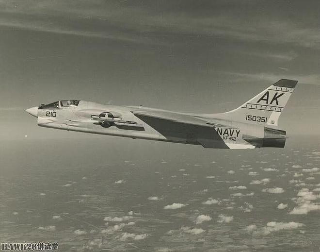 图说：沃特F-8“十字军战士”舰载战斗机 美国最后一款机炮战机 - 17