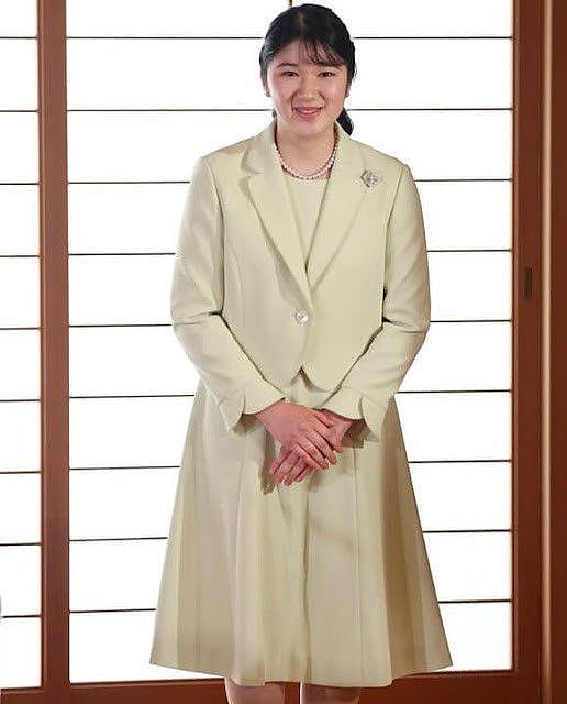 日本爱子公主独自现身发布会！不合身的裙子显得她好胖，老气横秋 - 6