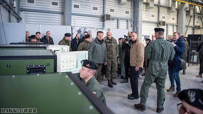 波兰总统视察第10装甲旅 正培训乌克兰士兵 掌握豹2坦克操作技能 - 6
