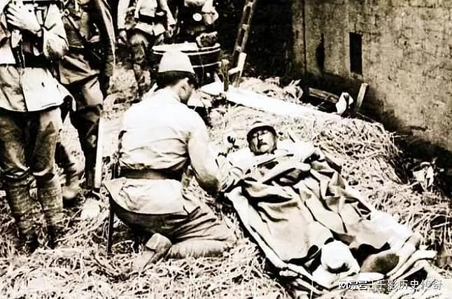 1938年，一队日军在小山村扫荡，日本兵写下了残忍的一幕 - 15