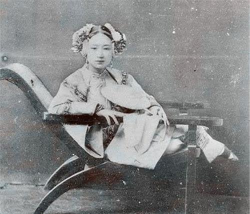 中国最后一位裹脚女性，15岁靠三寸金莲嫁大户，洗脚时钻心痛 - 7