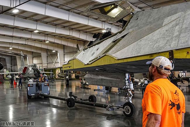 F-117“夜鹰”进入希尔博物馆 拆除机翼剥离隐形涂层 外形更古怪 - 16