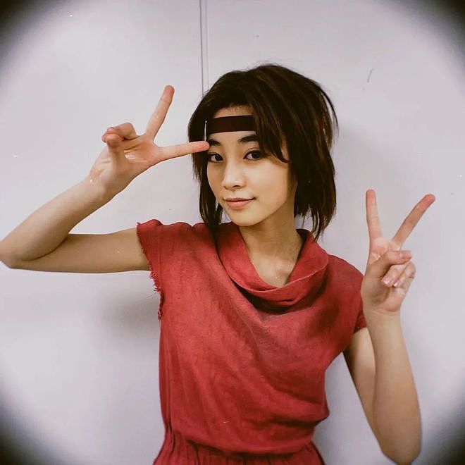 日本14岁女生被选为苏打MV女主角！网友：有点像小松菜奈… - 33