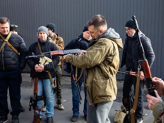 亲身经历战火，在乌克兰留学的退役特种兵：炮火连天，望早日和平 - 25