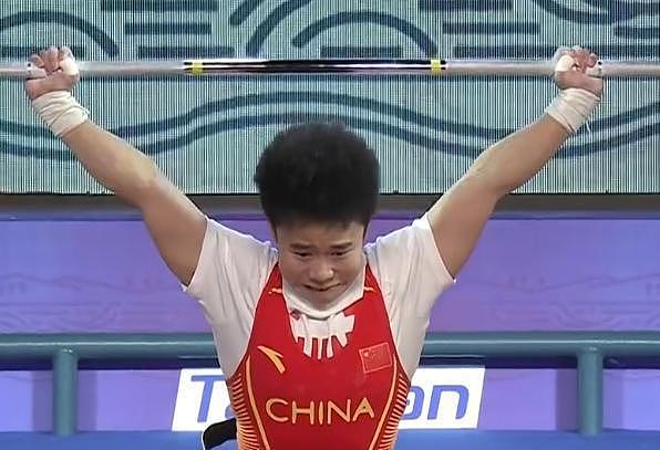 凡尔赛!举重冠军侯志慧告诉香港观众:全运会打破世界纪录才能夺冠 - 9