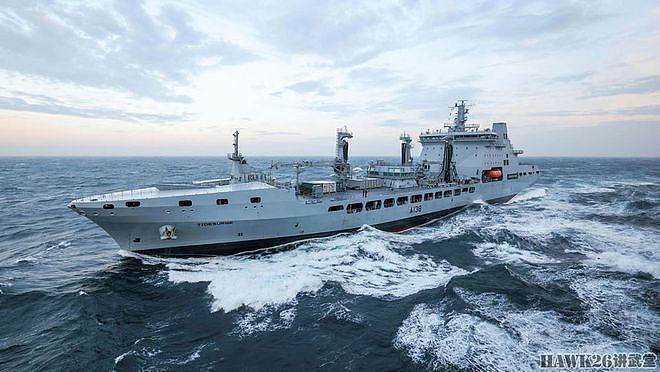 英国“威尔士亲王”号航母海上补给 皇家海军实力拉胯 拍照很出色 - 2