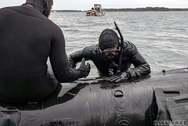 美国坠海E-2D预警机打捞出水 专业团队展现实力 能否修复还存疑 - 13