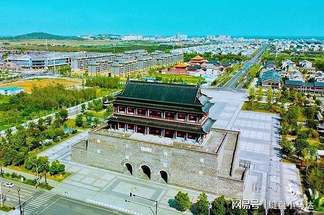 安徽凤阳有一座标志建筑，历史悠久，独具特色，还能俯揽城市美景 - 9