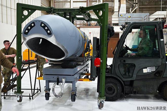 美国空军为KC-46“飞马座”安装加油吊舱 开始进行软管加油测试 - 2