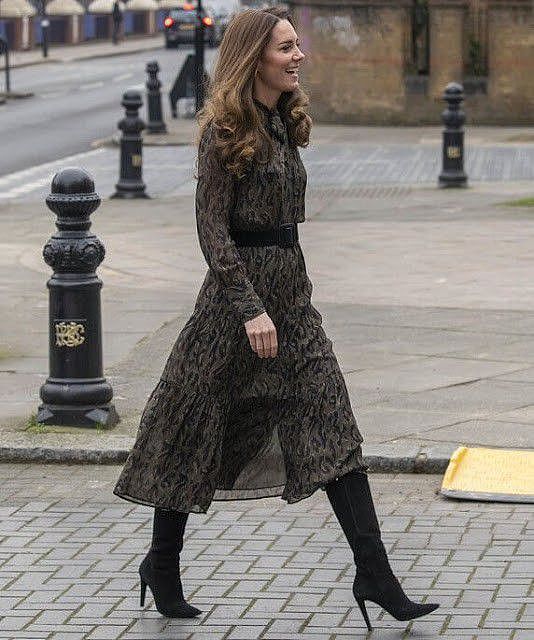 英国凯特王妃输给了怼脸拍！大眼袋超级显老，穿豹纹雪纺裙很普通 - 4